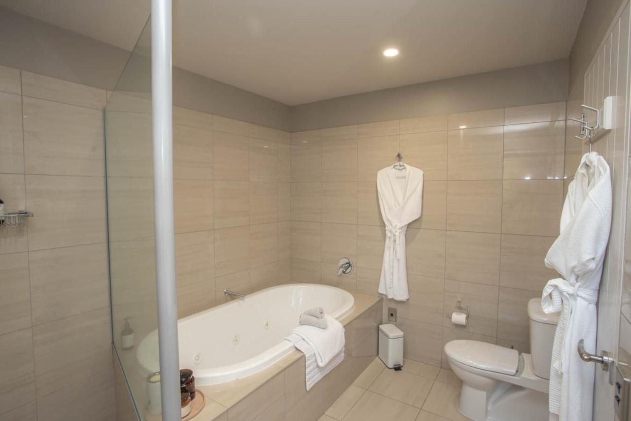 Dunluce Boutique B&B เทอาเนา ภายนอก รูปภาพ